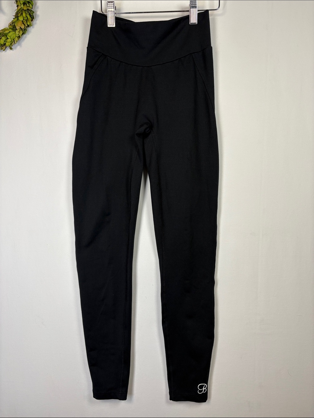 BOMBSHELL Sportswear Scrunch Butt Black Leggings size small